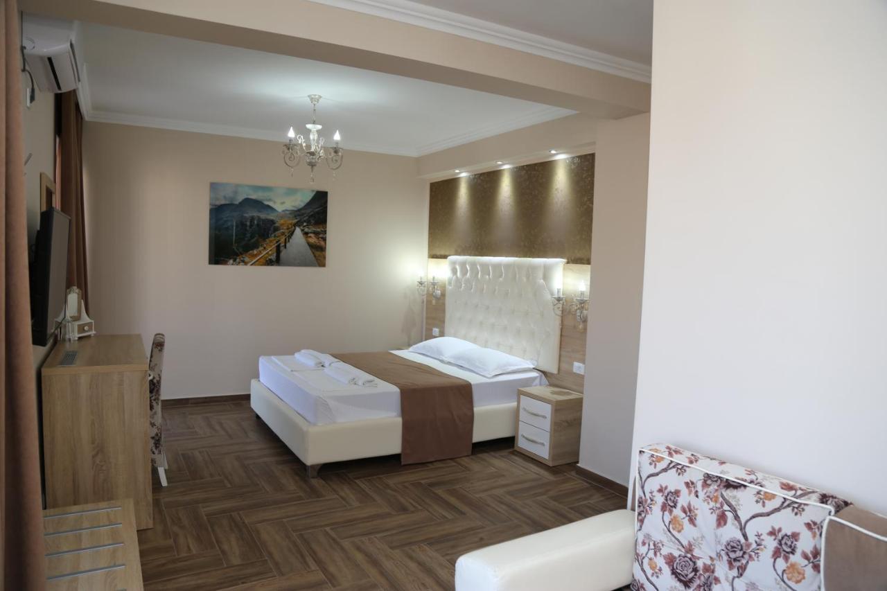 Metropolis Hotell Ulcinj Exteriör bild
