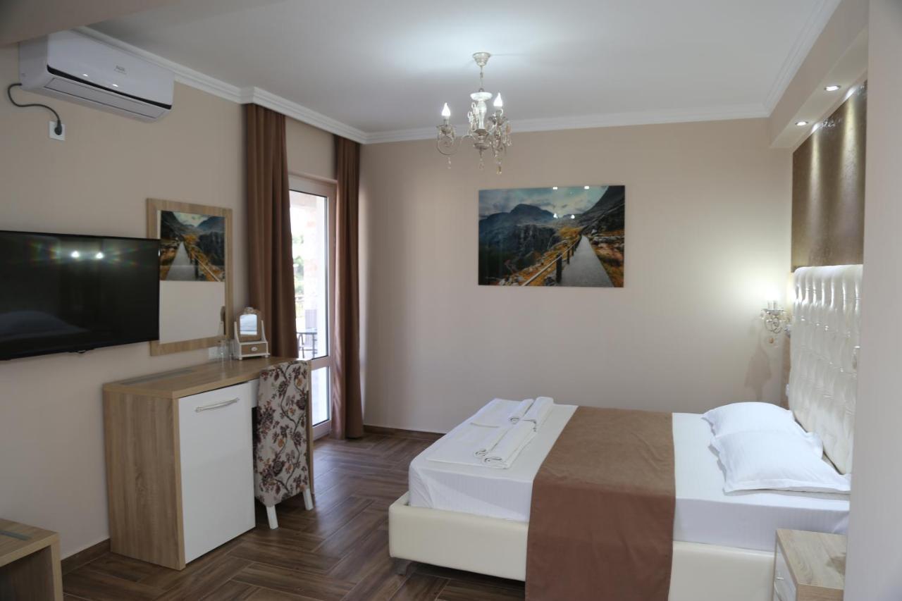 Metropolis Hotell Ulcinj Exteriör bild