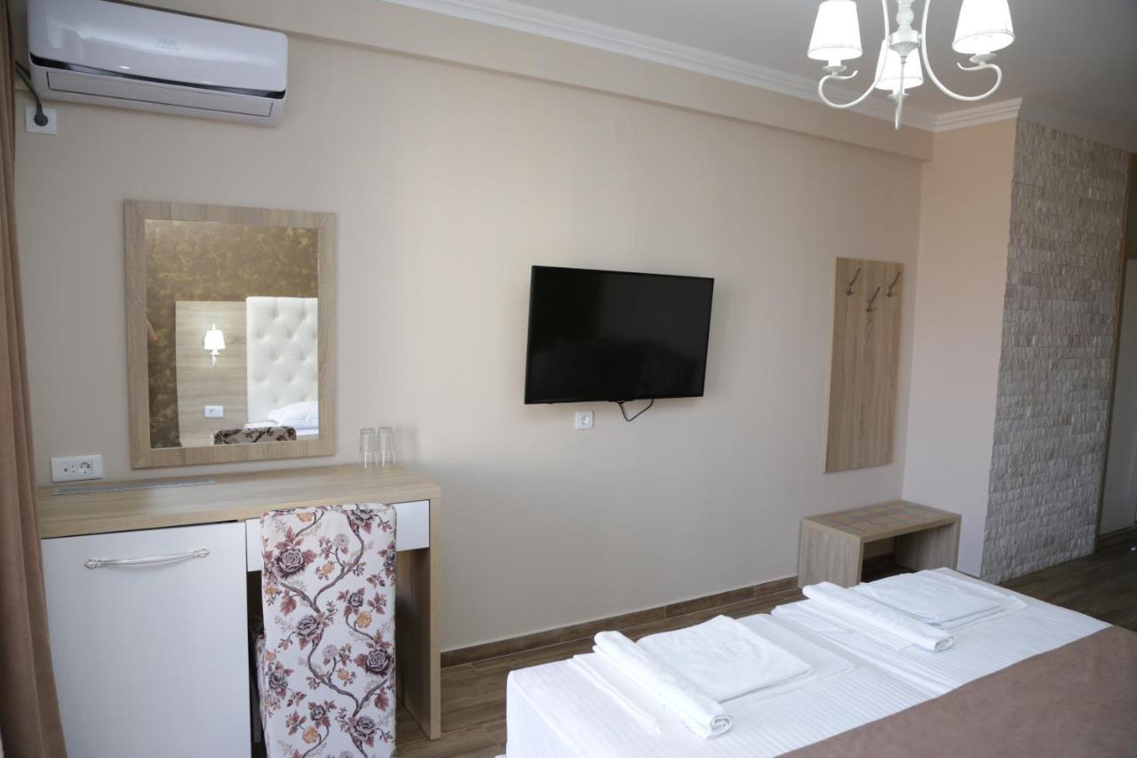 Metropolis Hotell Ulcinj Exteriör bild