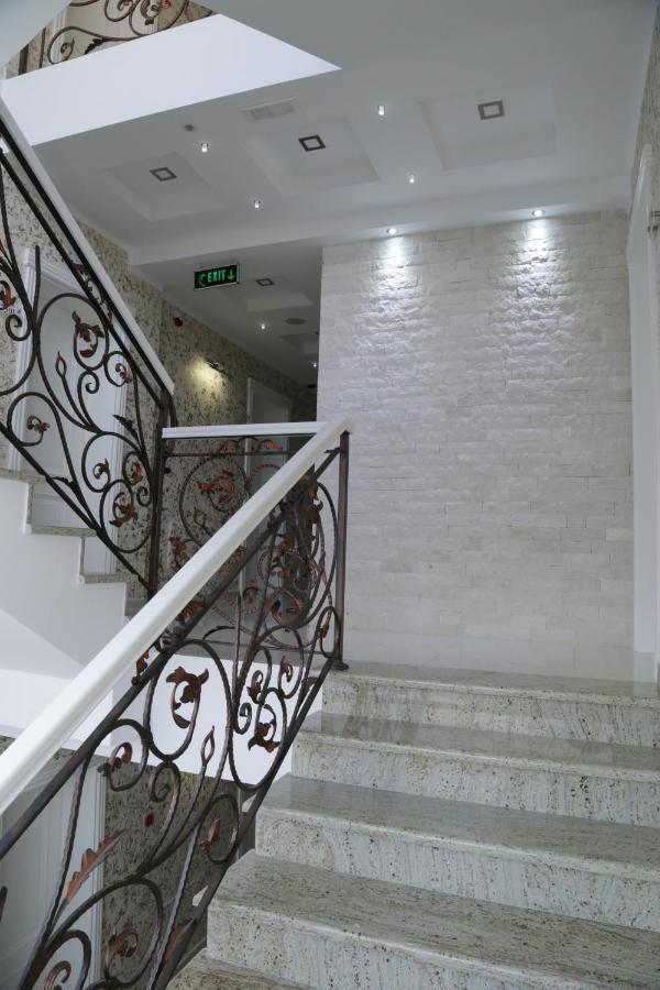 Metropolis Hotell Ulcinj Exteriör bild