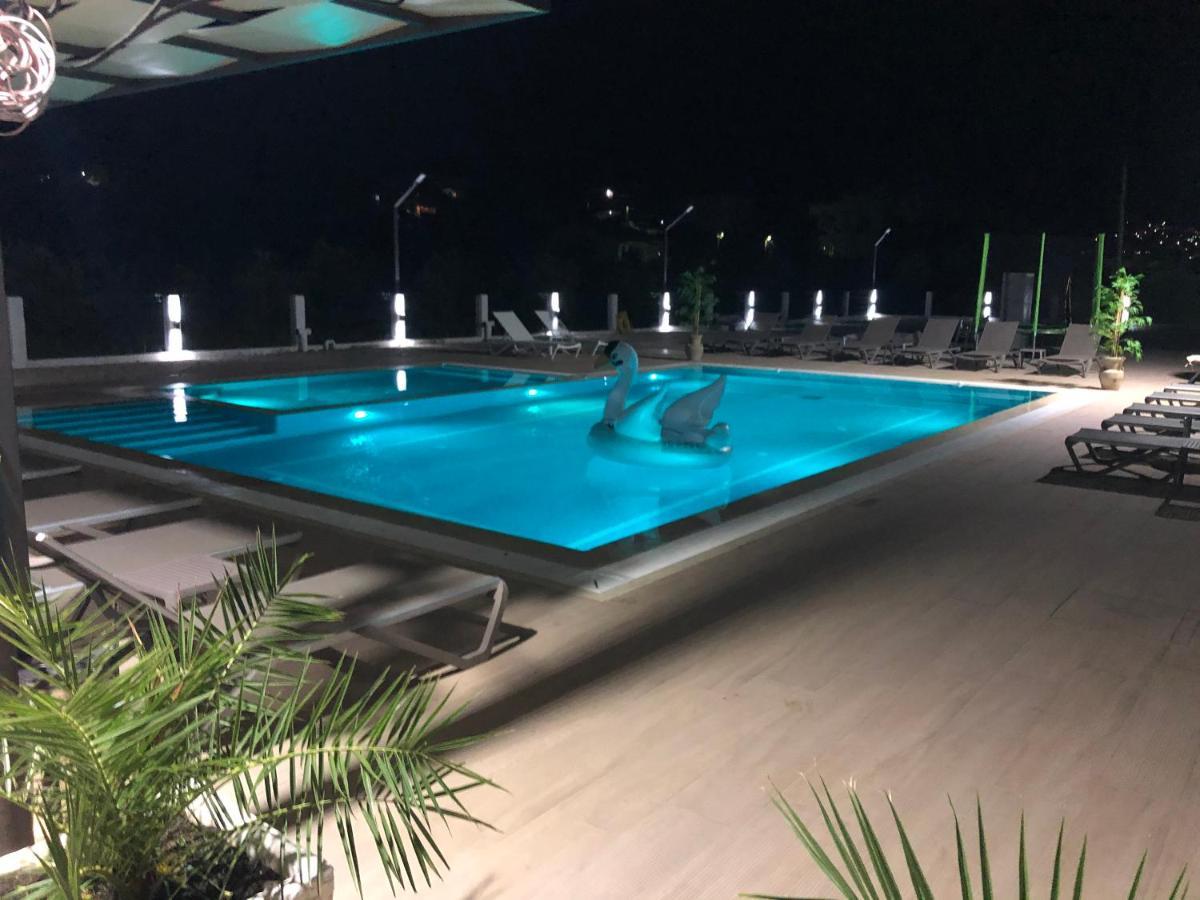 Metropolis Hotell Ulcinj Exteriör bild