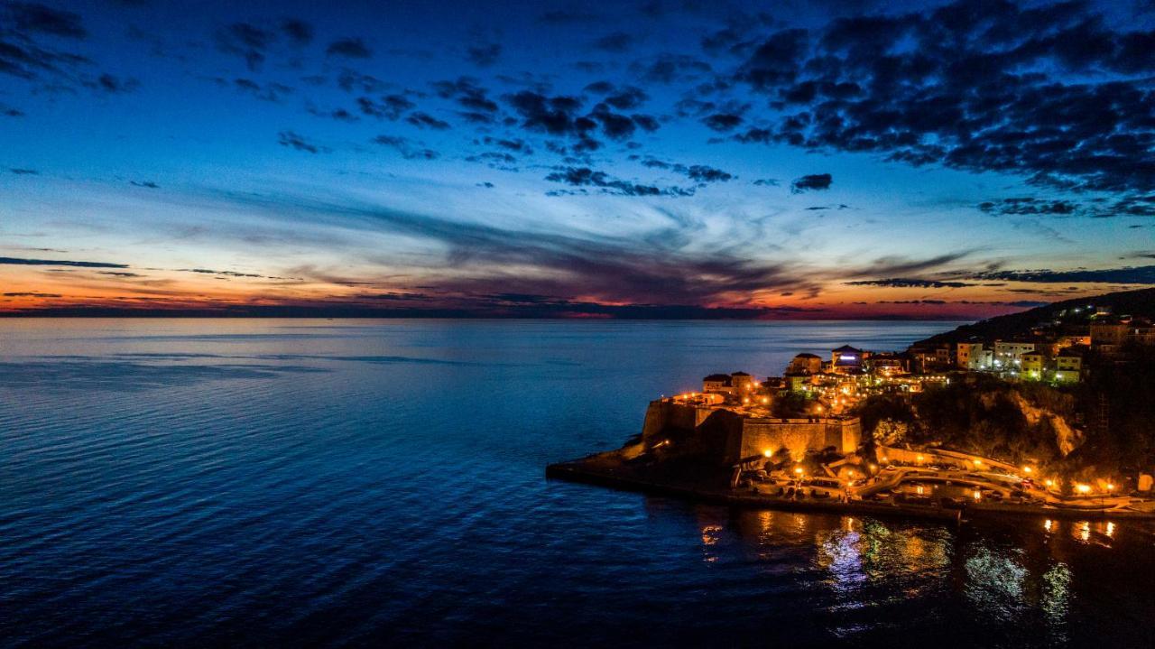 Metropolis Hotell Ulcinj Exteriör bild