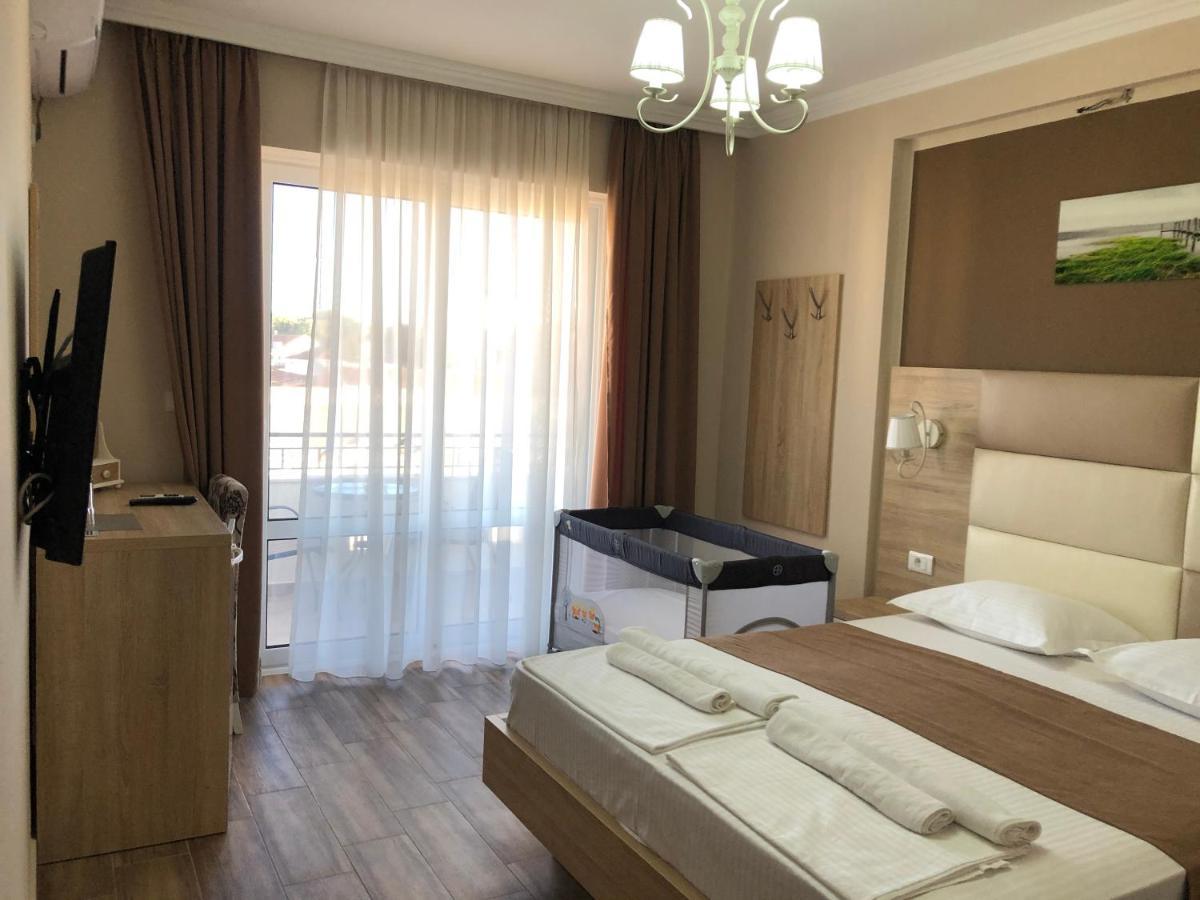 Metropolis Hotell Ulcinj Exteriör bild