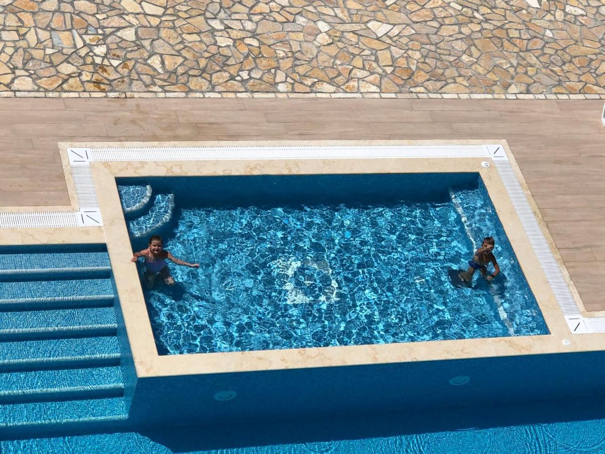 Metropolis Hotell Ulcinj Exteriör bild