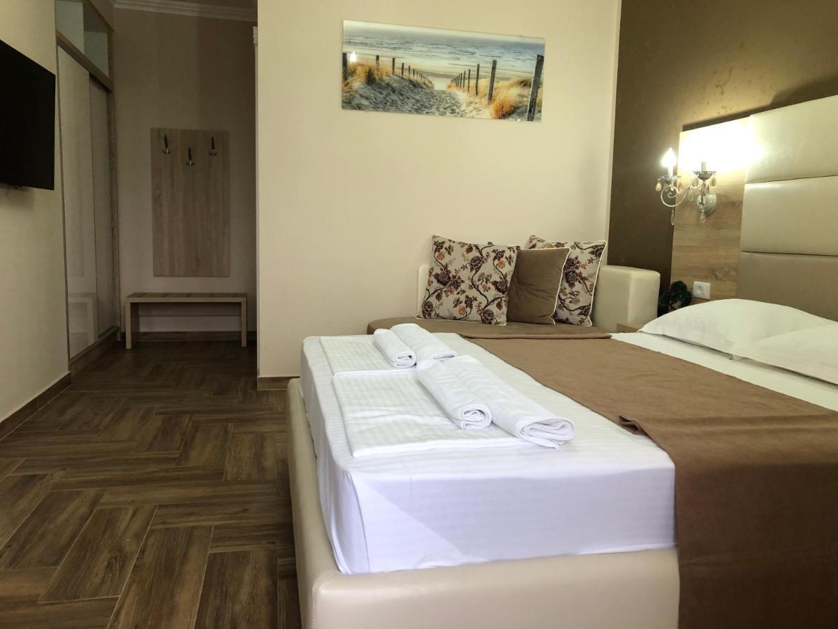 Metropolis Hotell Ulcinj Exteriör bild